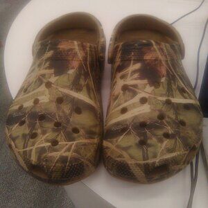 Camaflouge Crocs (women size 10..mens size 8)